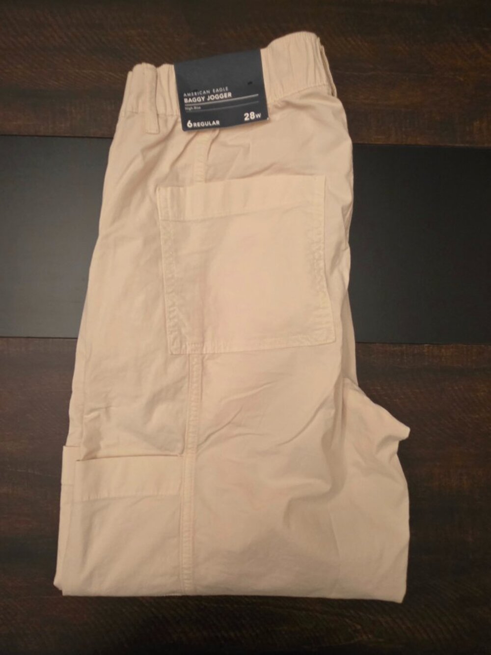 NWT American Eagle High-Rise Stretch Baggy Jogger Cargo Pants Beige Cream 6 Reg